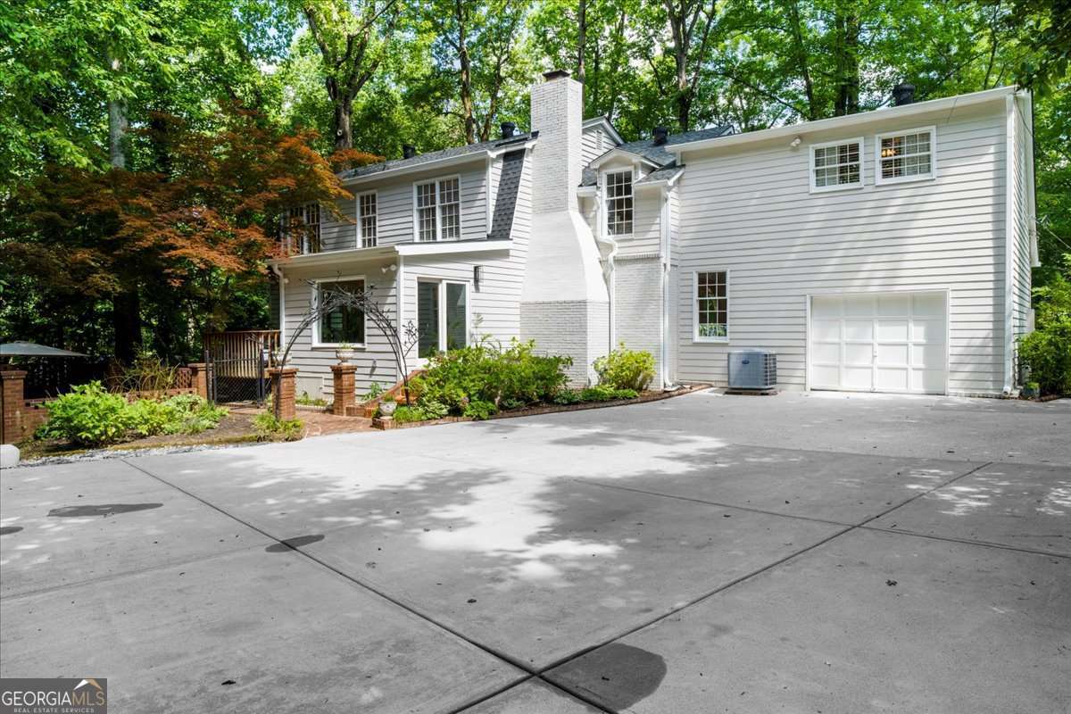 245 W Spalding Drive
