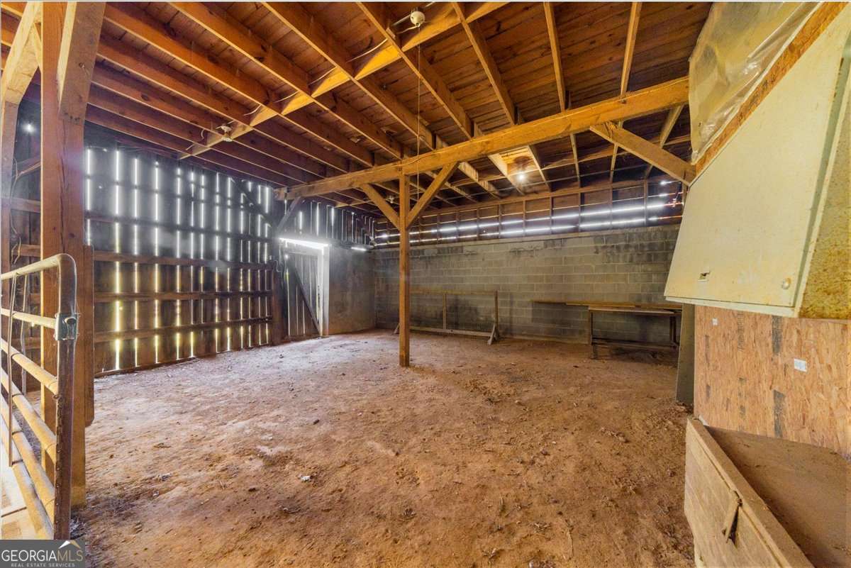 518 Overlook Dr 7.93 acres