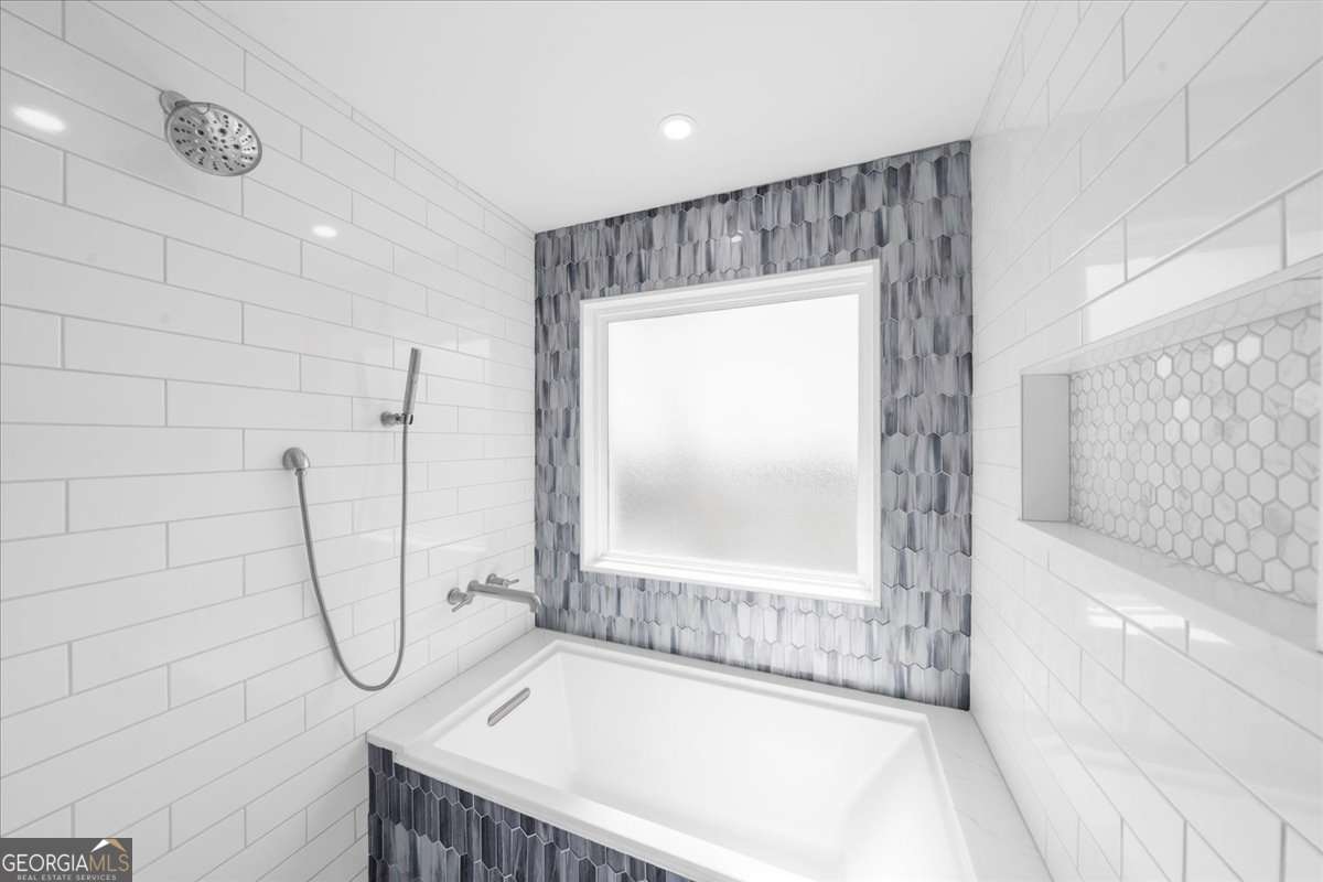 518 Overlook Dr 7.93 acres