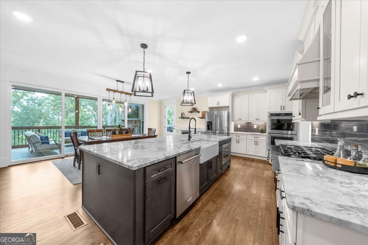 7560 Crestline Drive