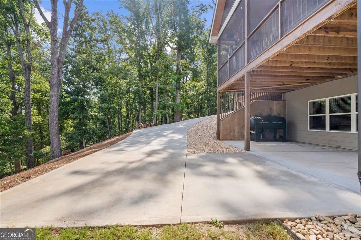 7560 Crestline Drive