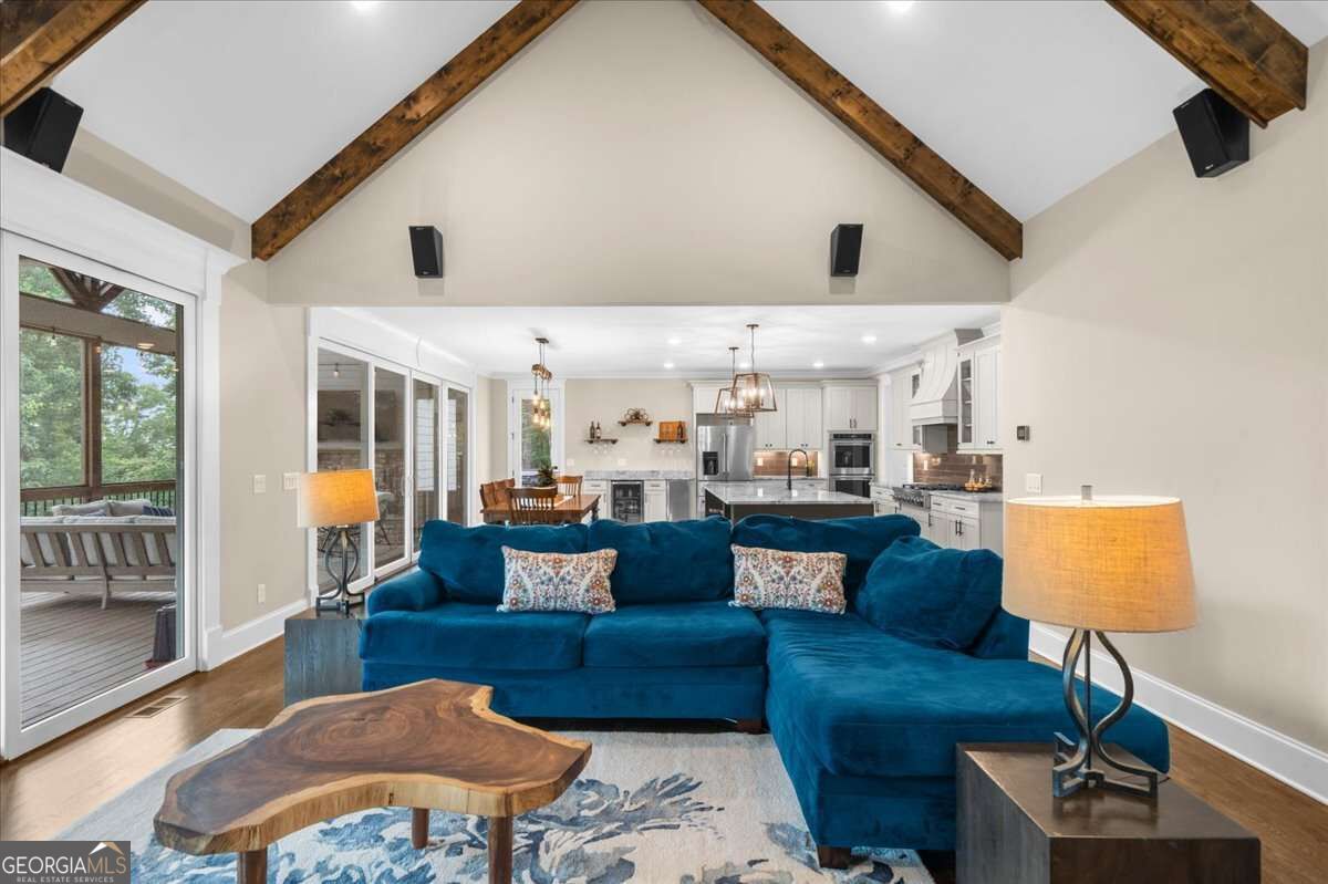 7560 Crestline Drive