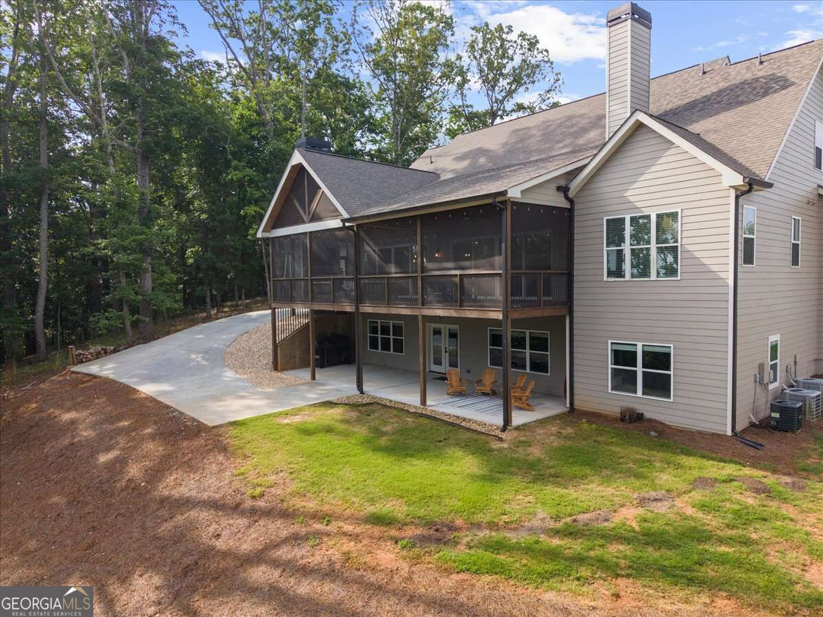 7560 Crestline Drive