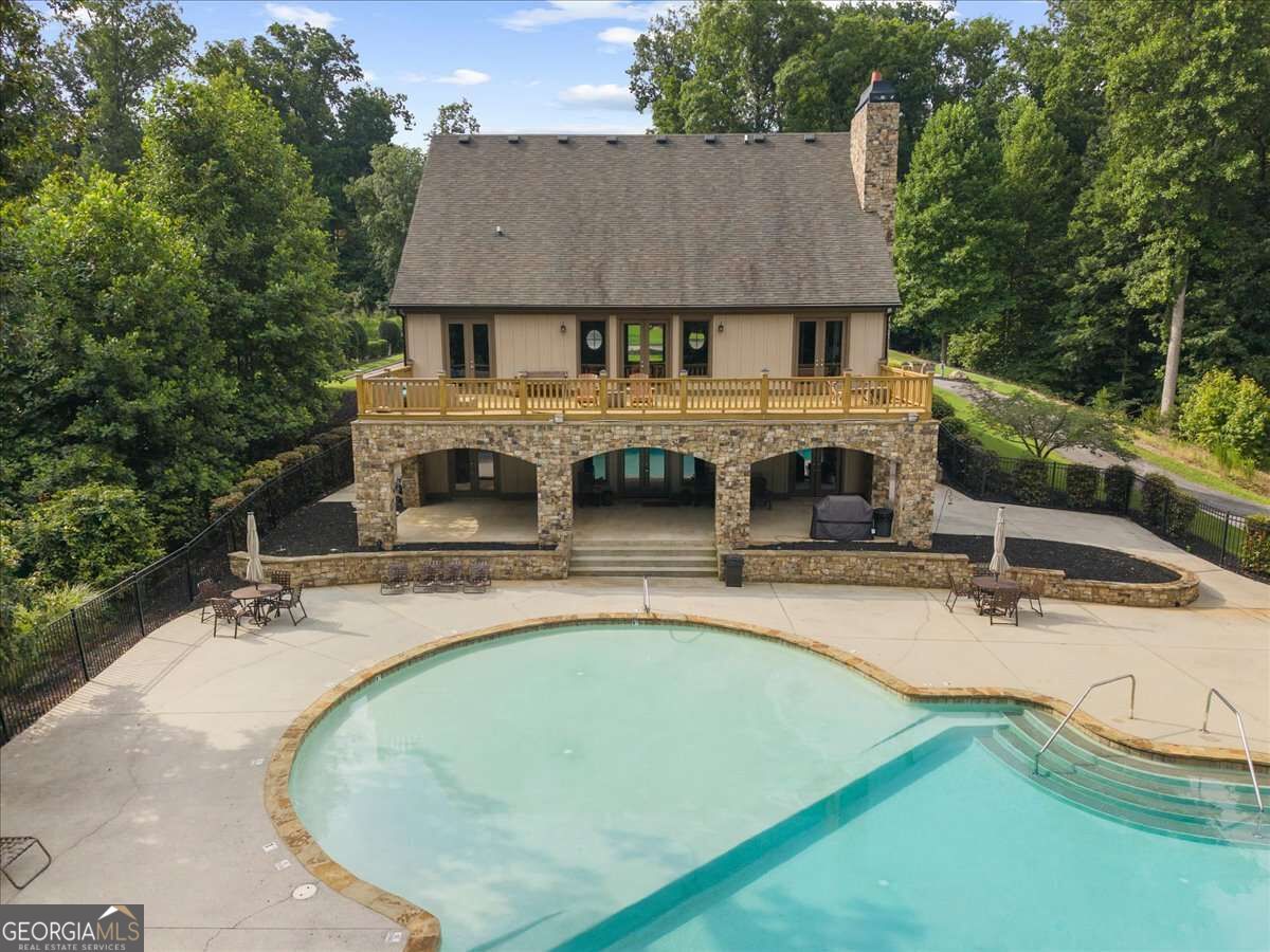 7560 Crestline Drive