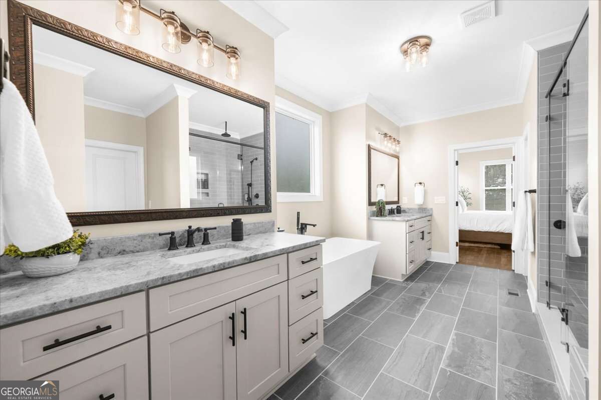 7560 Crestline Drive
