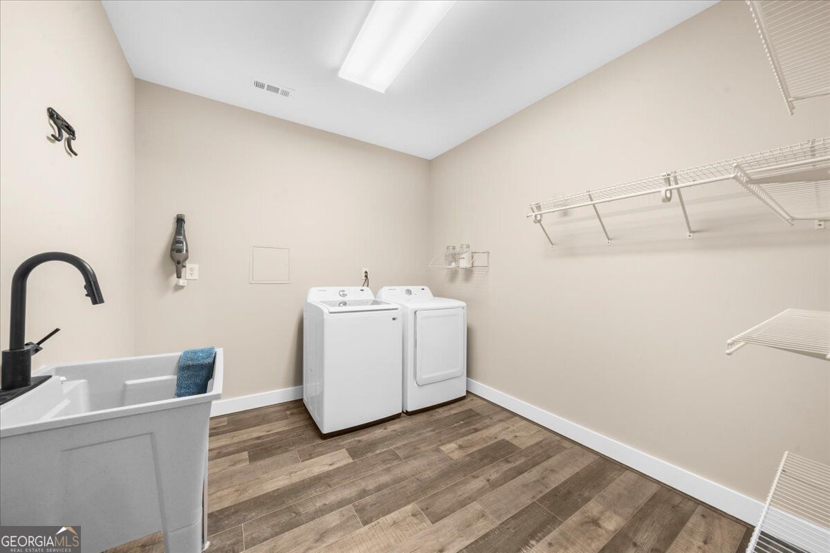 7560 Crestline Drive