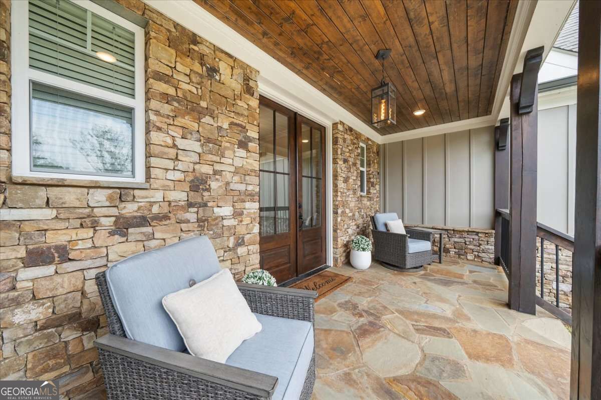7560 Crestline Drive