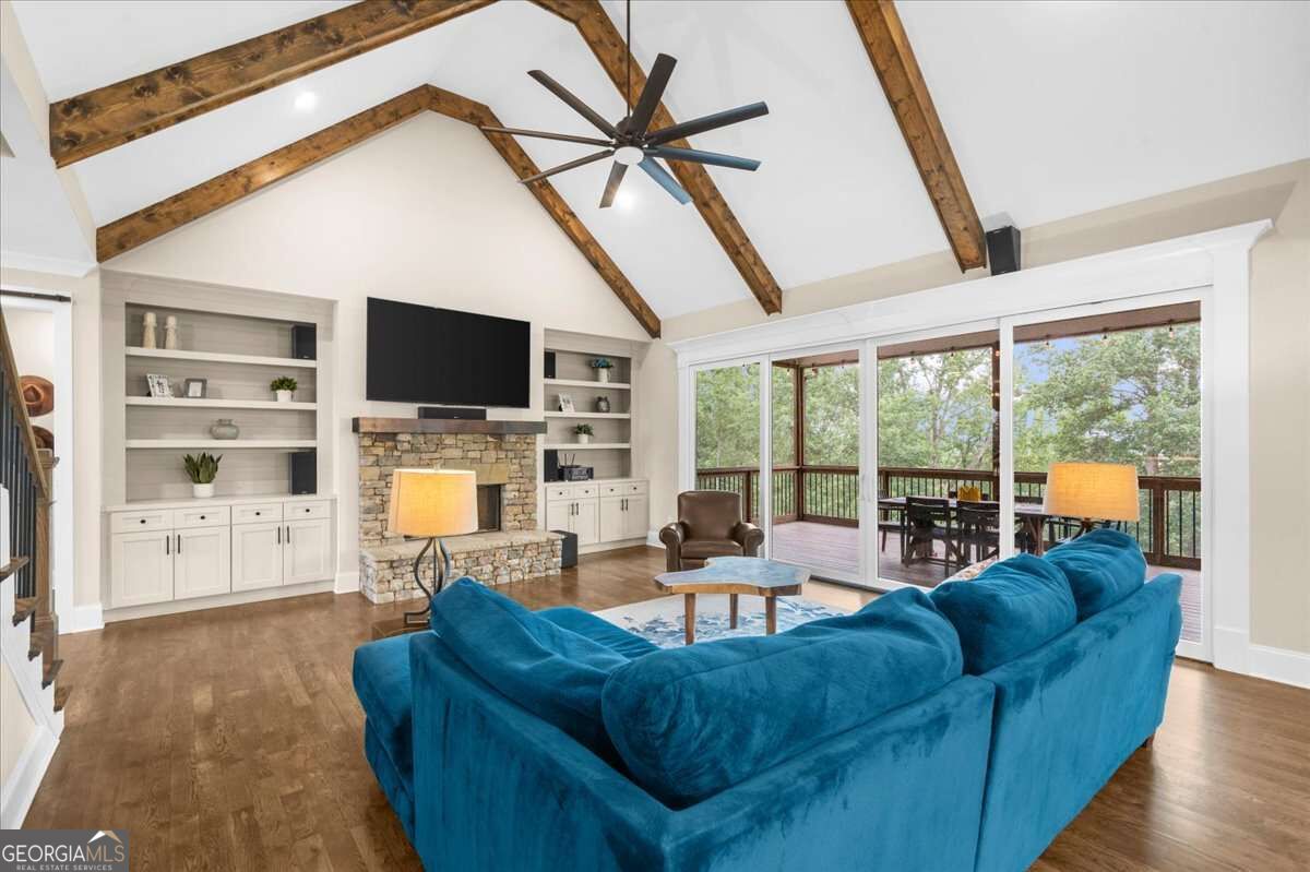 7560 Crestline Drive