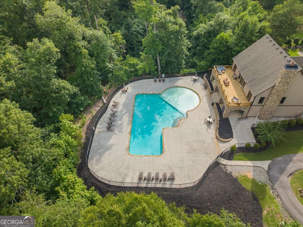 7560 Crestline Drive
