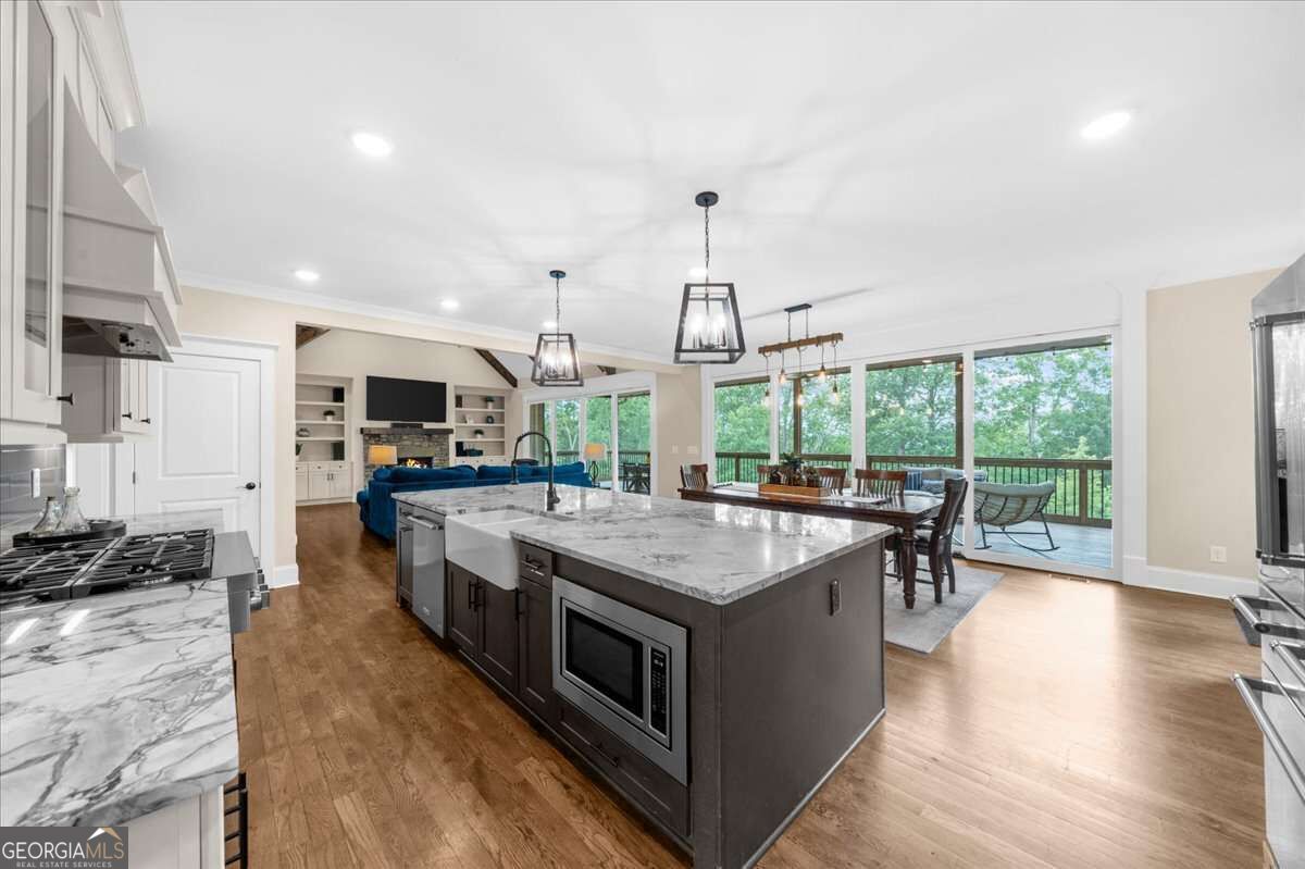 7560 Crestline Drive
