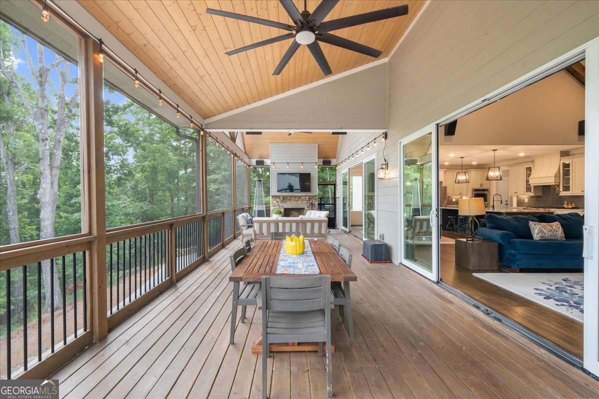 7560 Crestline Drive