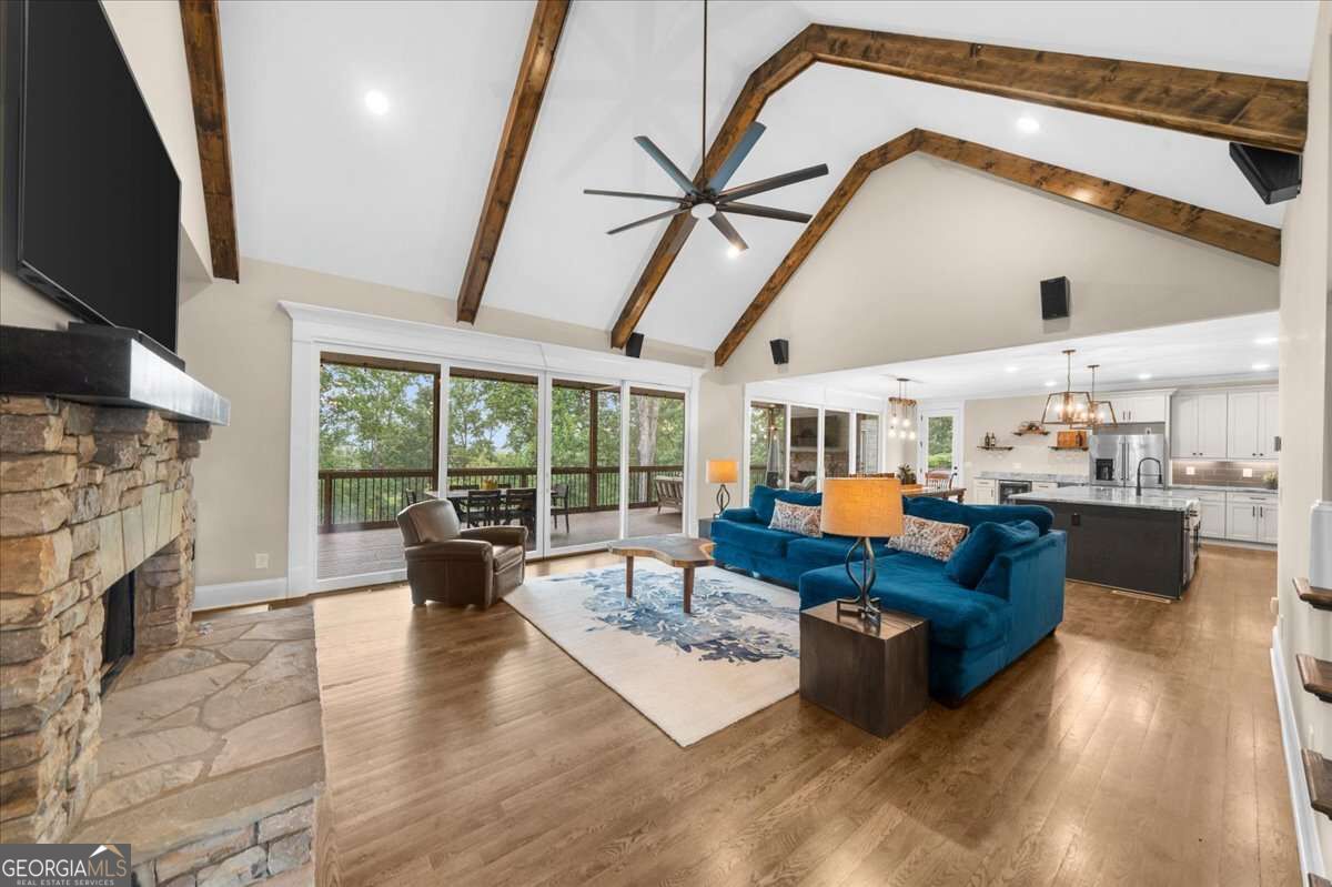 7560 Crestline Drive