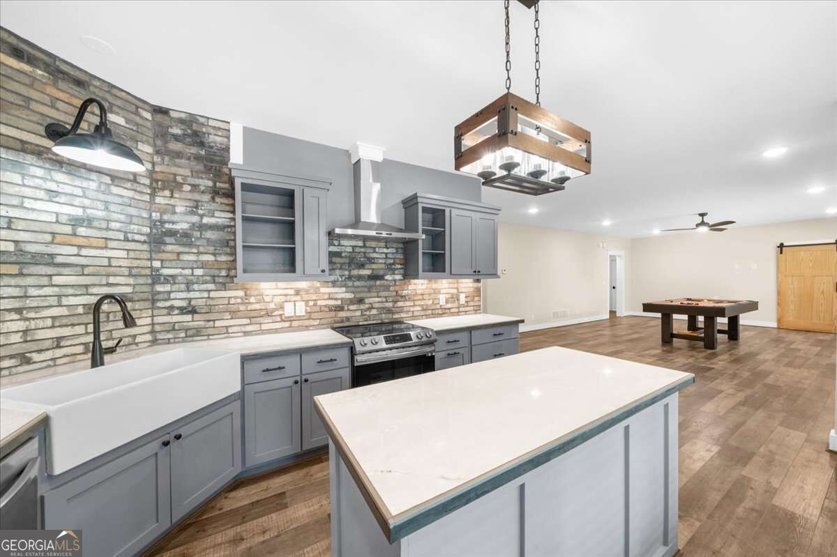 7560 Crestline Drive
