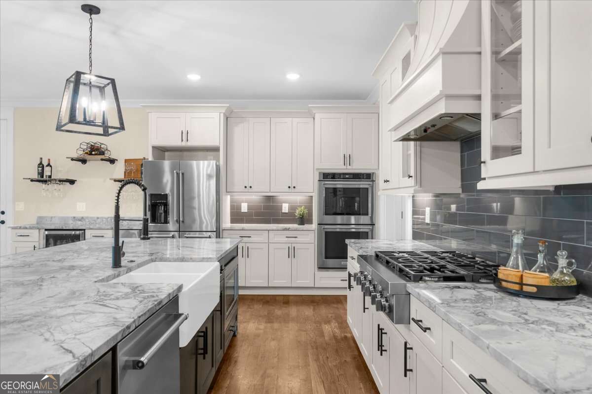 7560 Crestline Drive