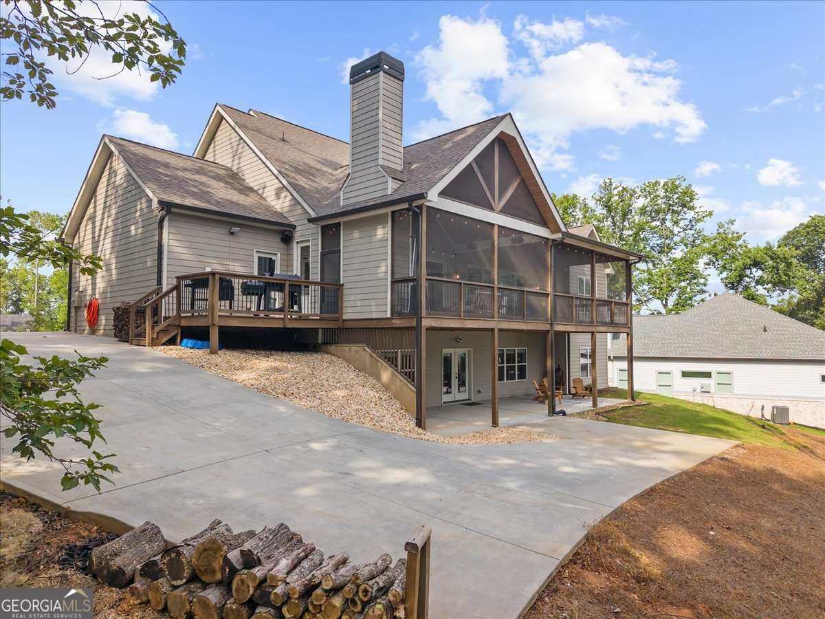 7560 Crestline Drive