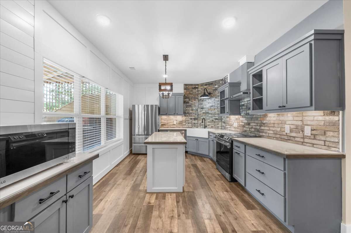 7560 Crestline Drive