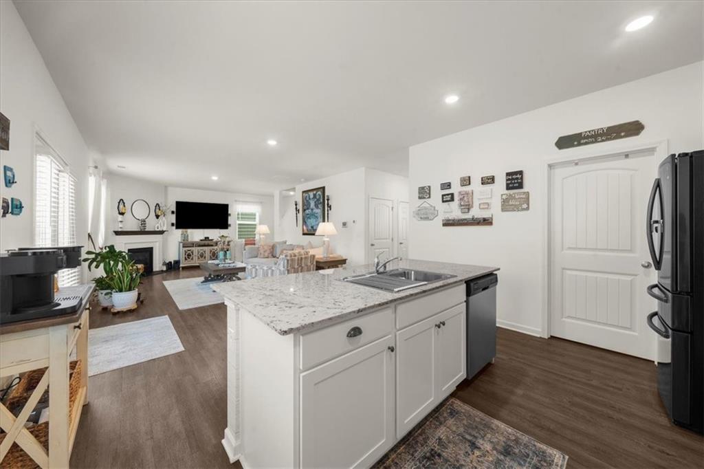 5634 Barberry Avenue