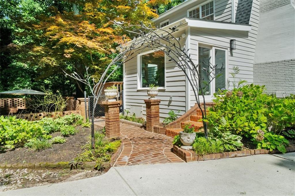245 W Spalding Drive