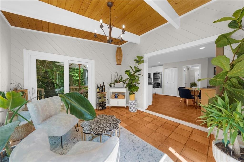 245 W Spalding Drive
