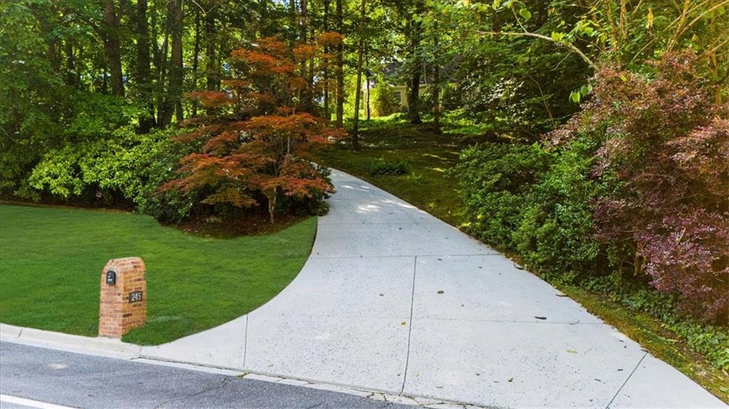245 W Spalding Drive