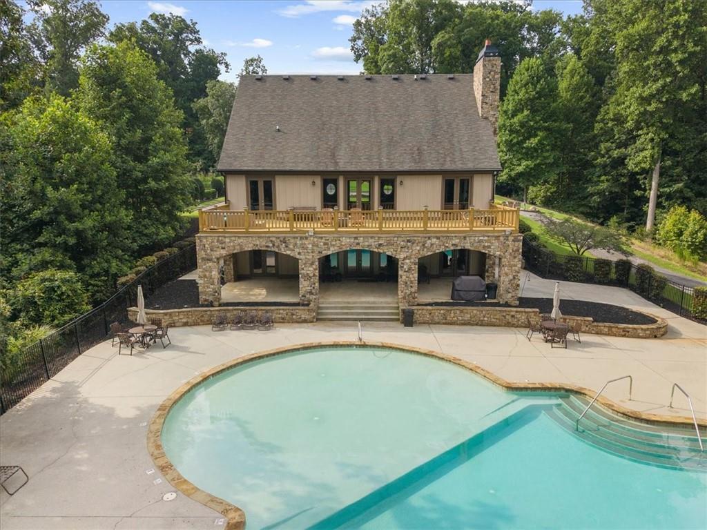 7560 Crestline Drive