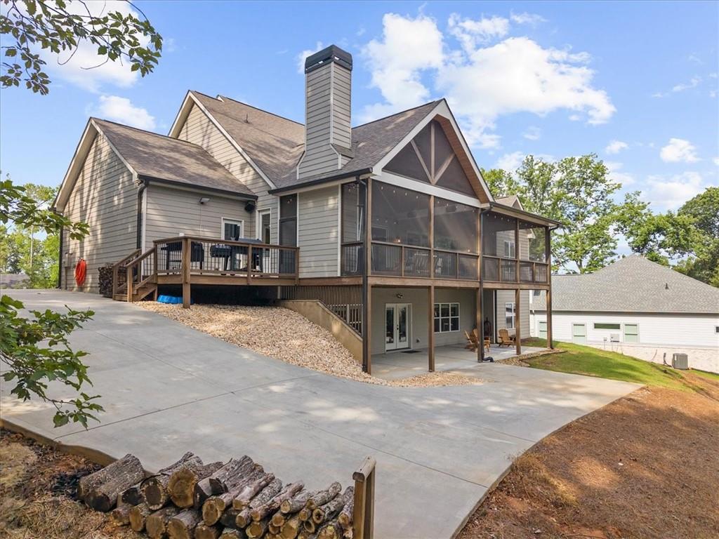 7560 Crestline Drive