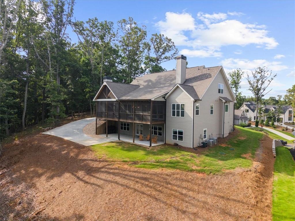 7560 Crestline Drive