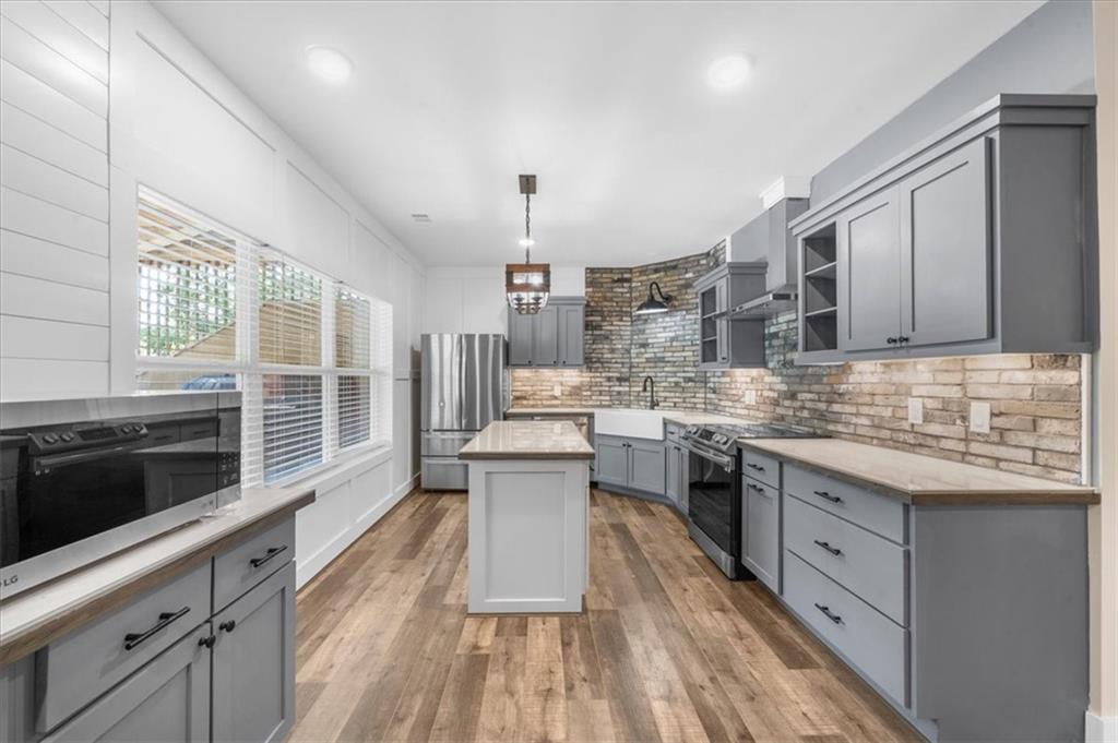 7560 Crestline Drive