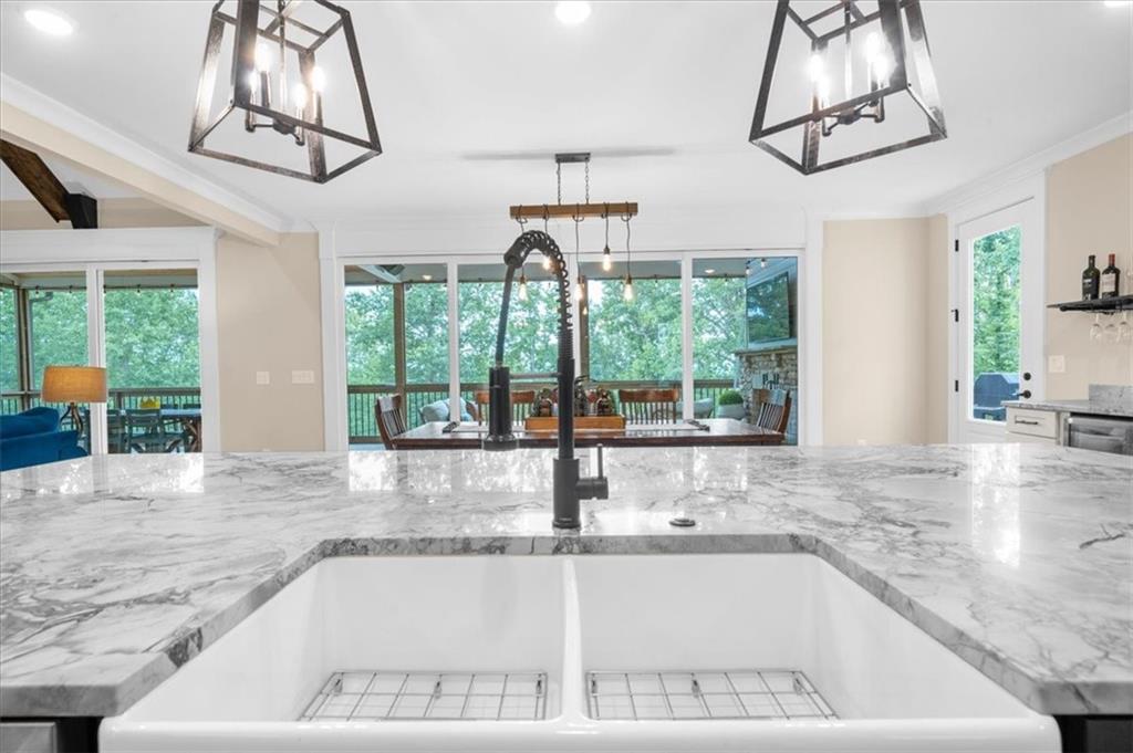 7560 Crestline Drive