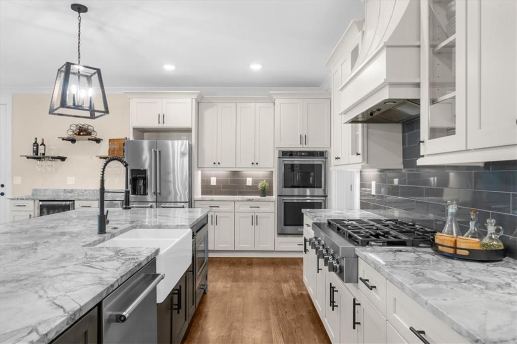 7560 Crestline Drive