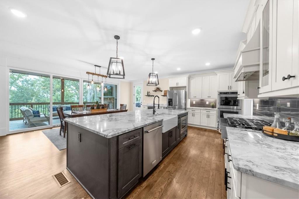 7560 Crestline Drive