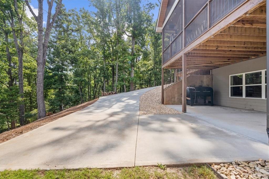 7560 Crestline Drive