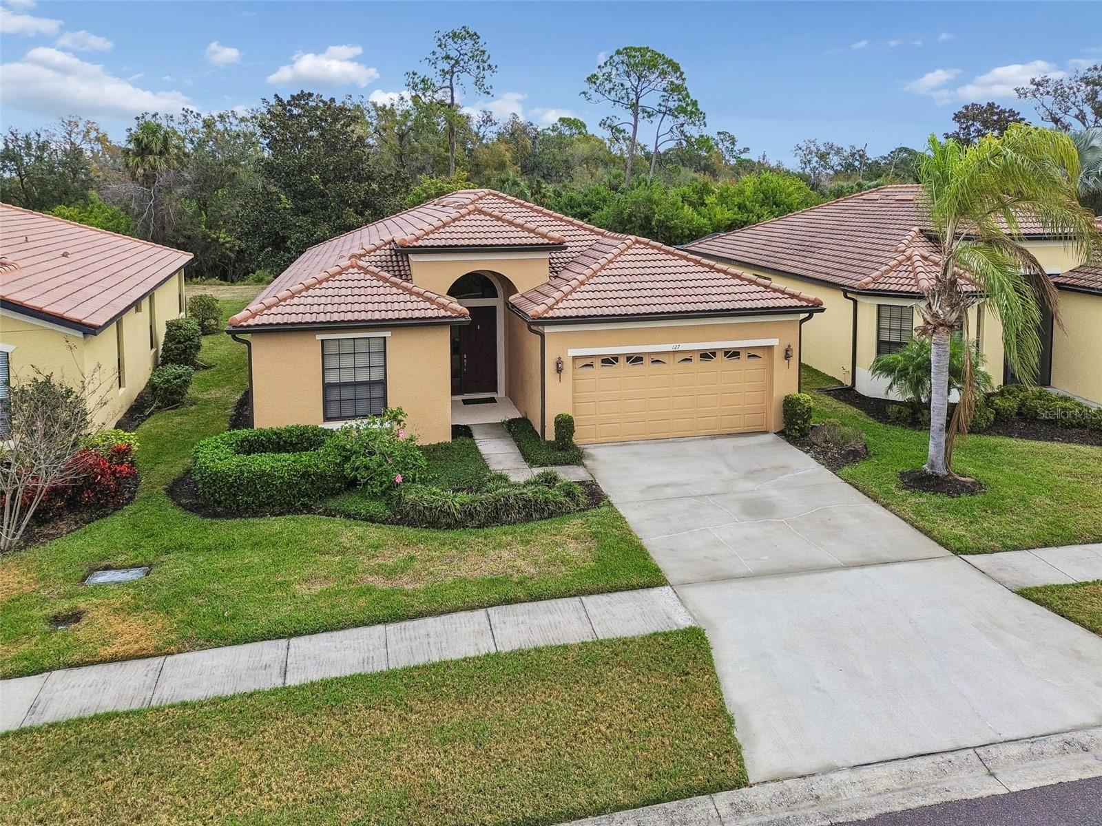 127 SILVER FALLS DR