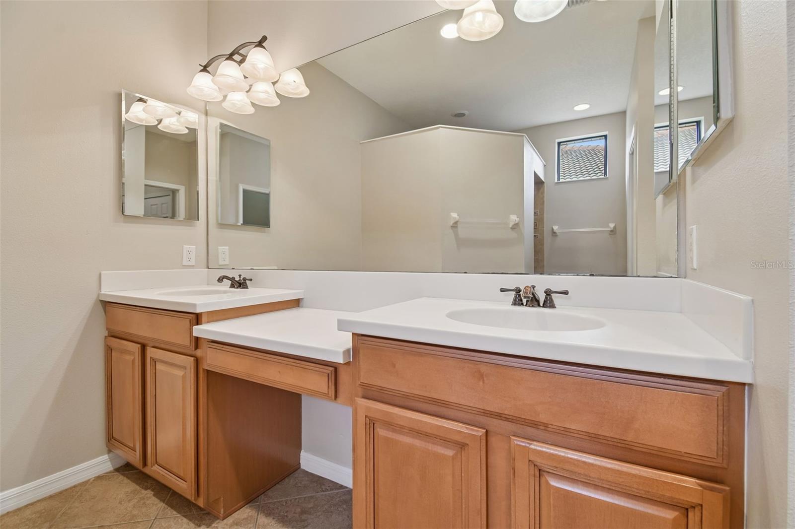127 SILVER FALLS DR