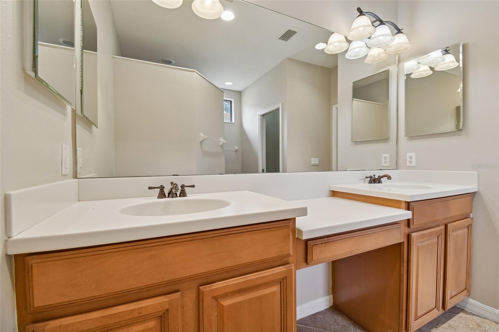 127 SILVER FALLS DR