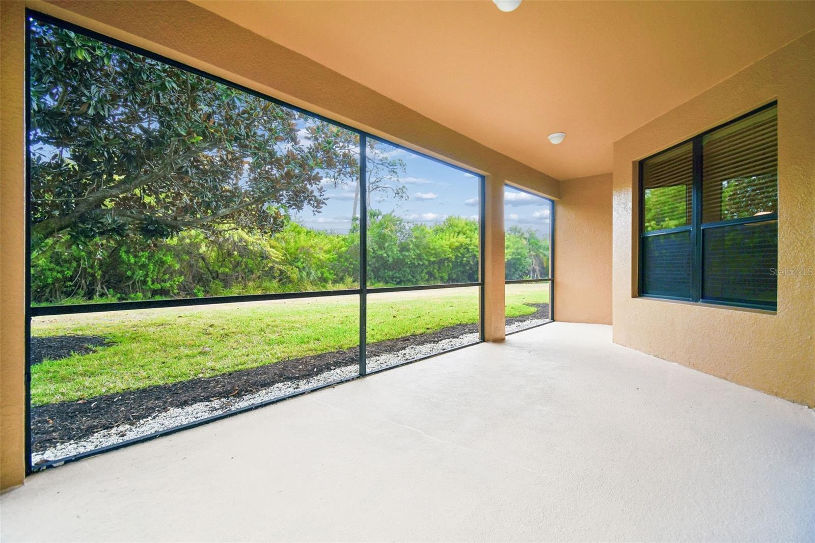127 SILVER FALLS DR