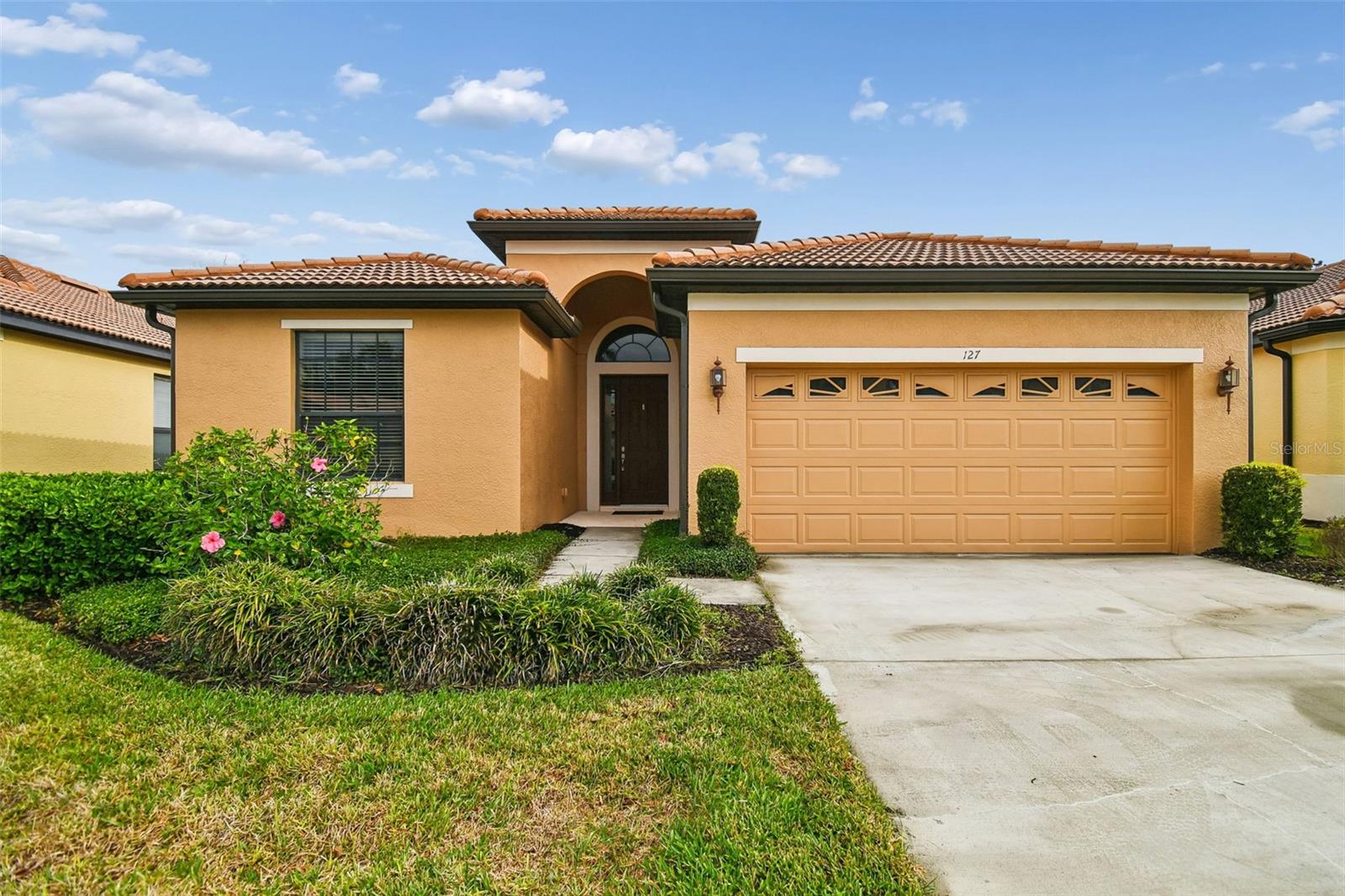 127 SILVER FALLS DR