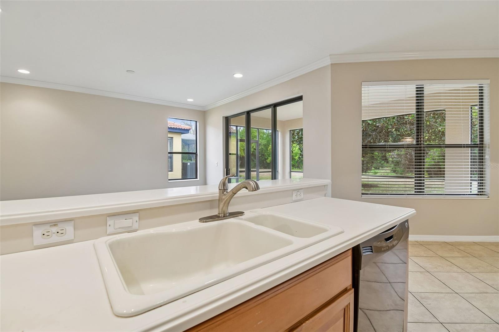 127 SILVER FALLS DR