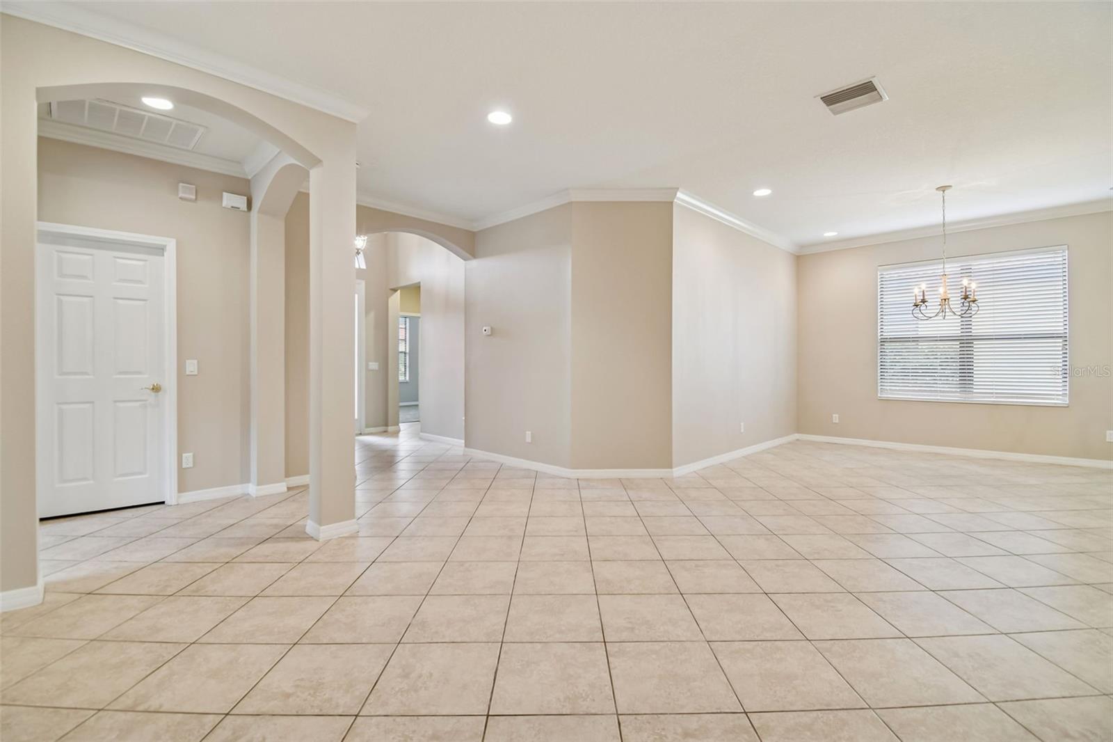 127 SILVER FALLS DR