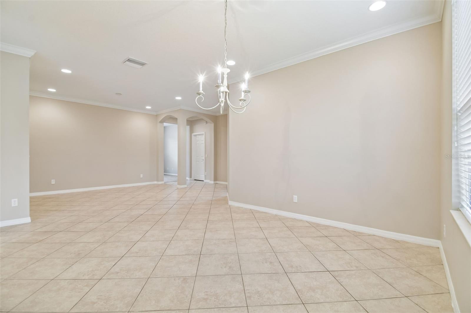 127 SILVER FALLS DR