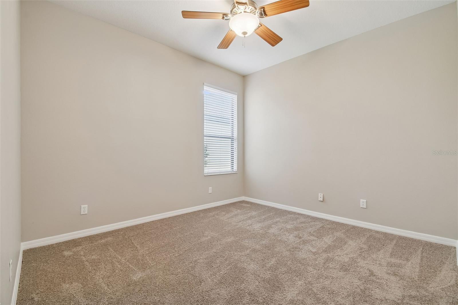 127 SILVER FALLS DR