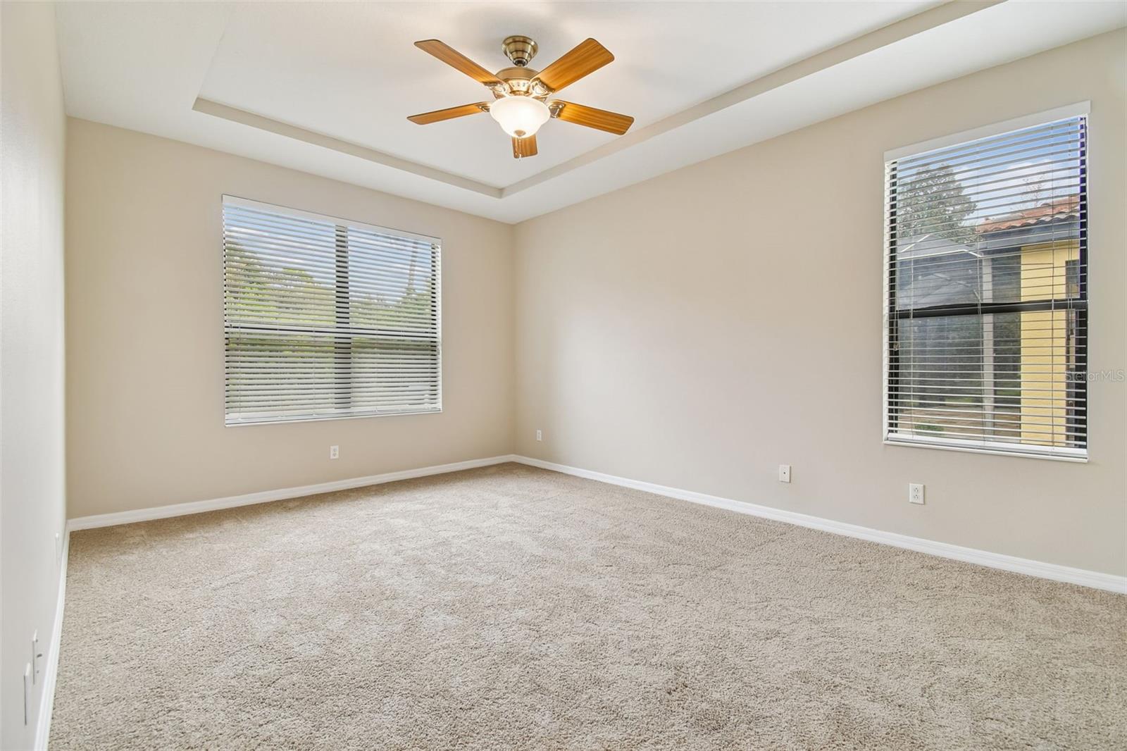 127 SILVER FALLS DR