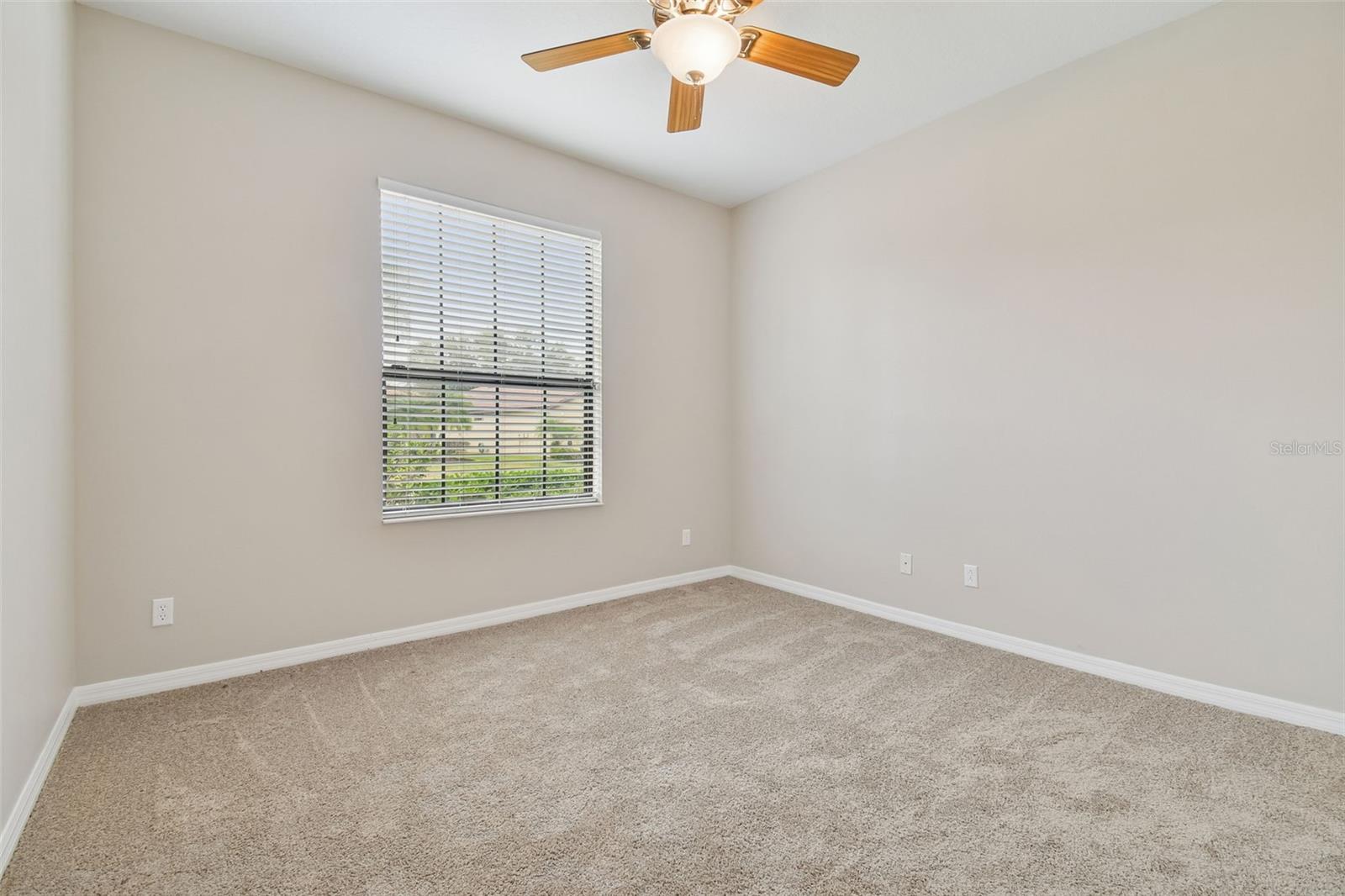 127 SILVER FALLS DR