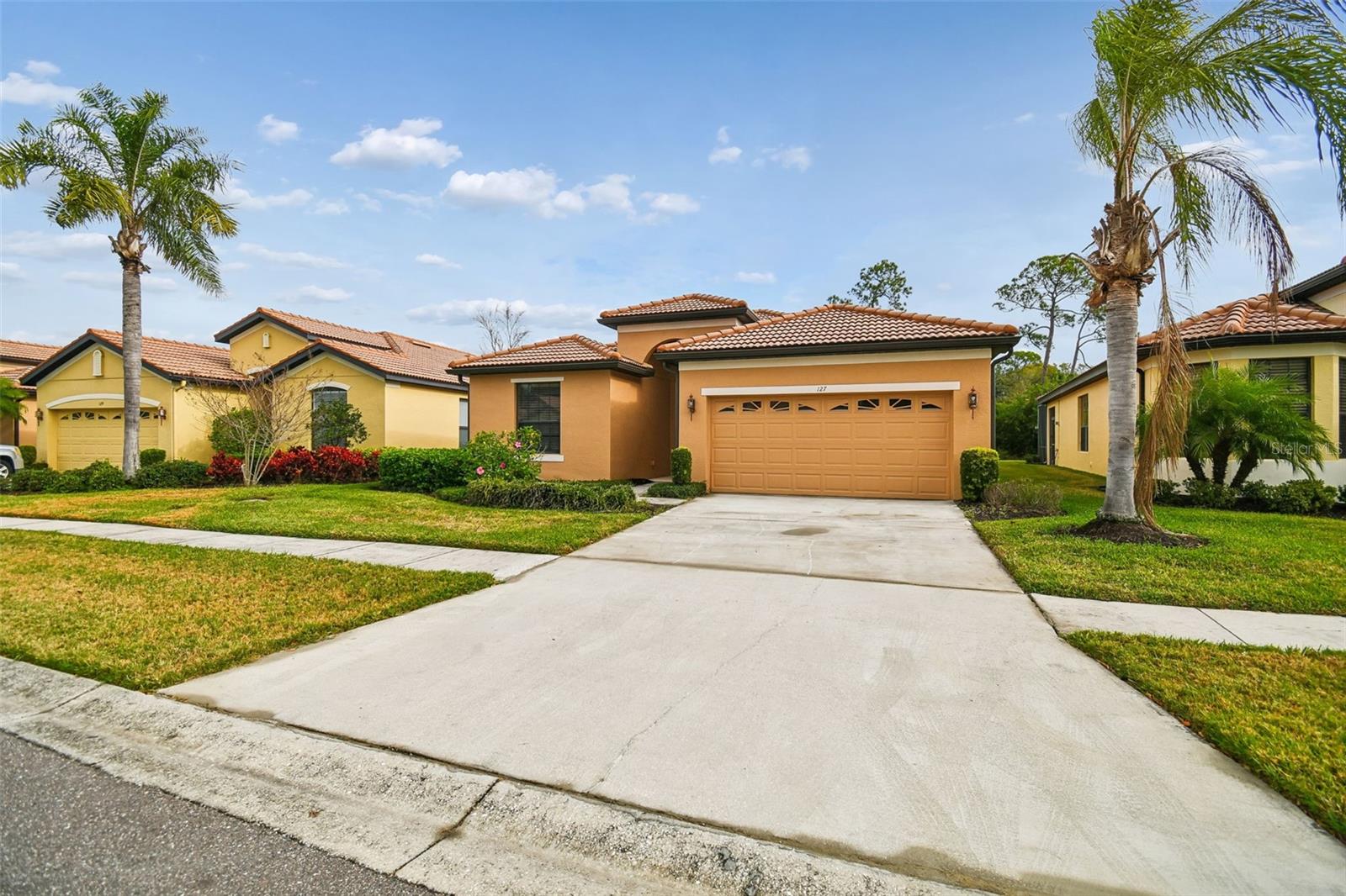 127 SILVER FALLS DR