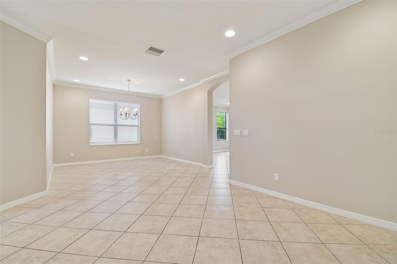 127 SILVER FALLS DR
