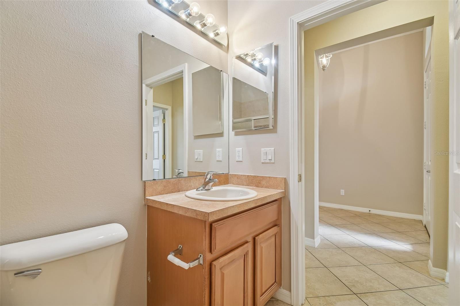 127 SILVER FALLS DR