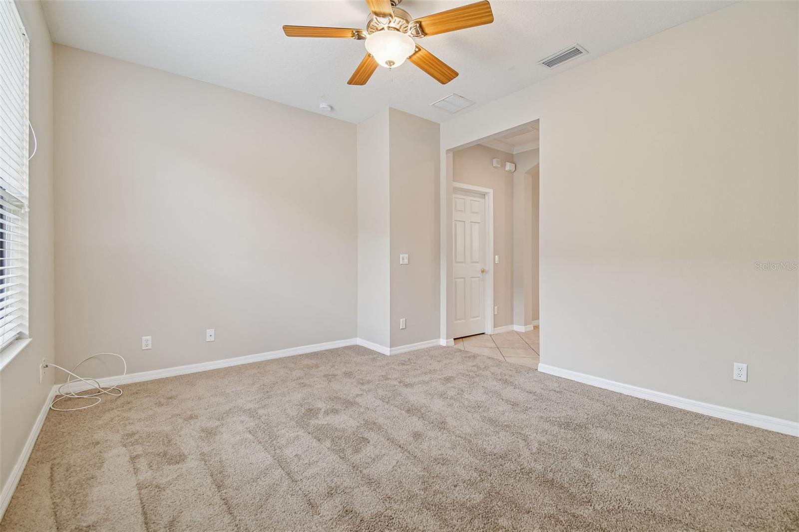 127 SILVER FALLS DR