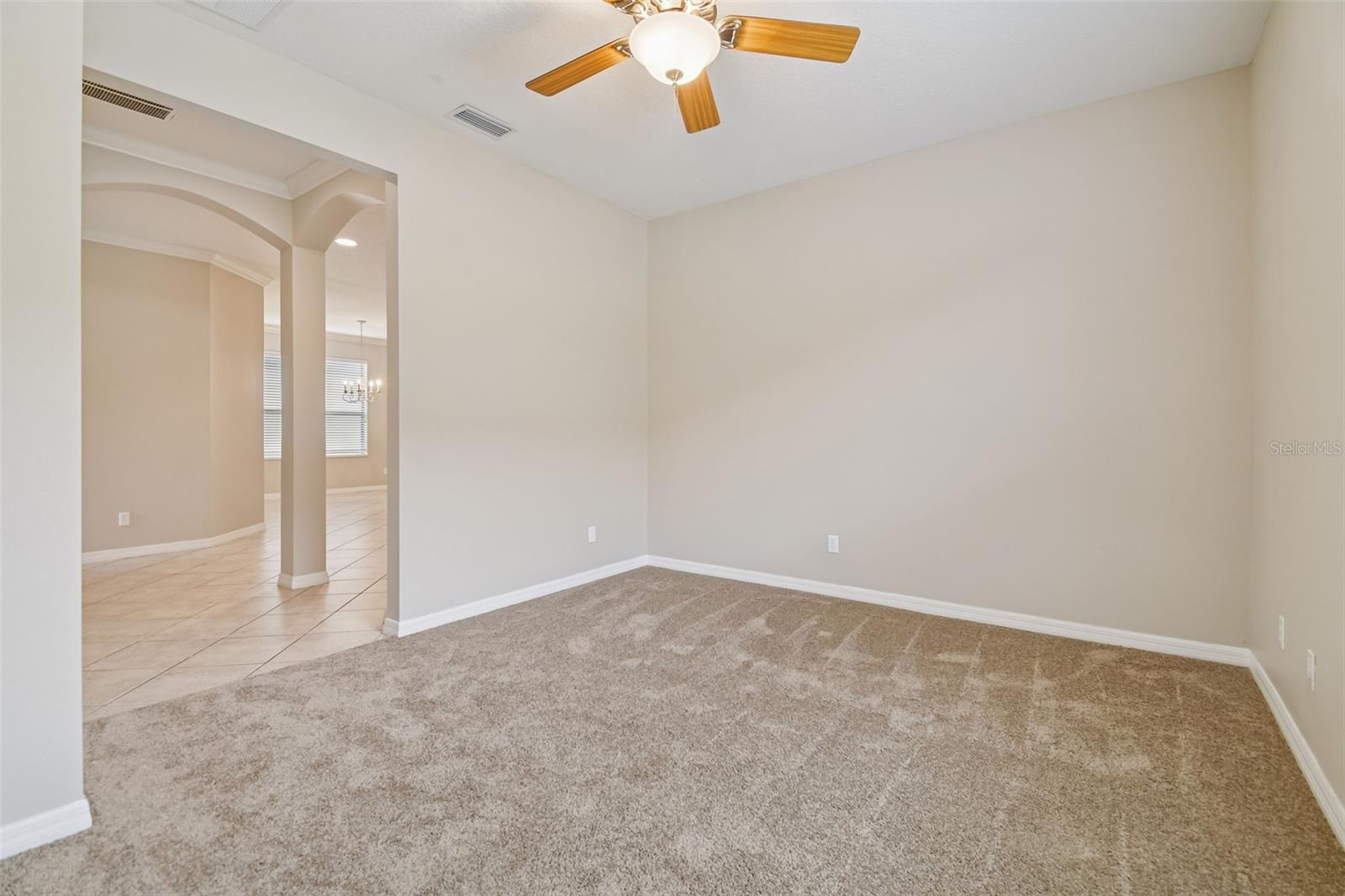 127 SILVER FALLS DR
