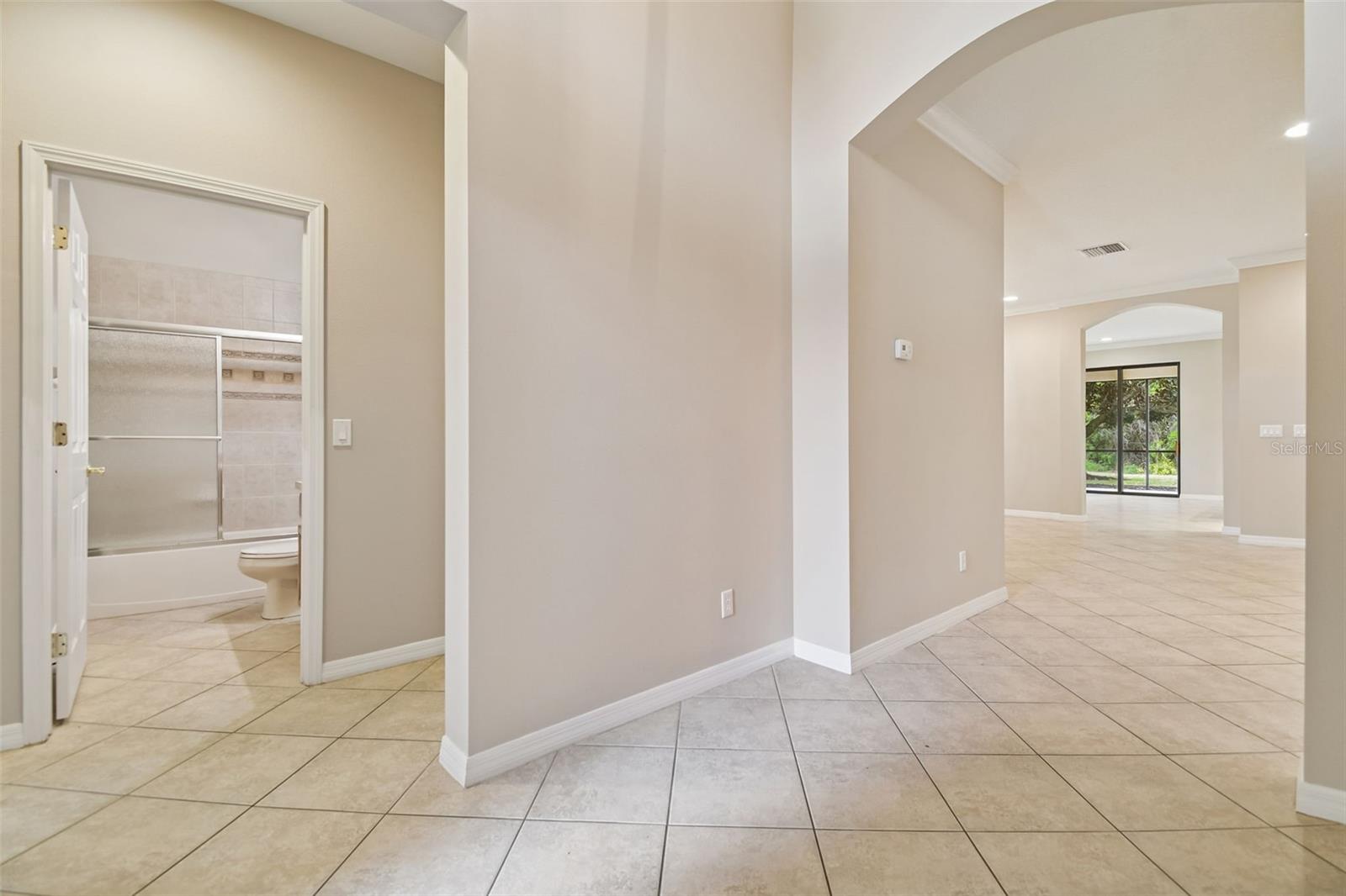 127 SILVER FALLS DR