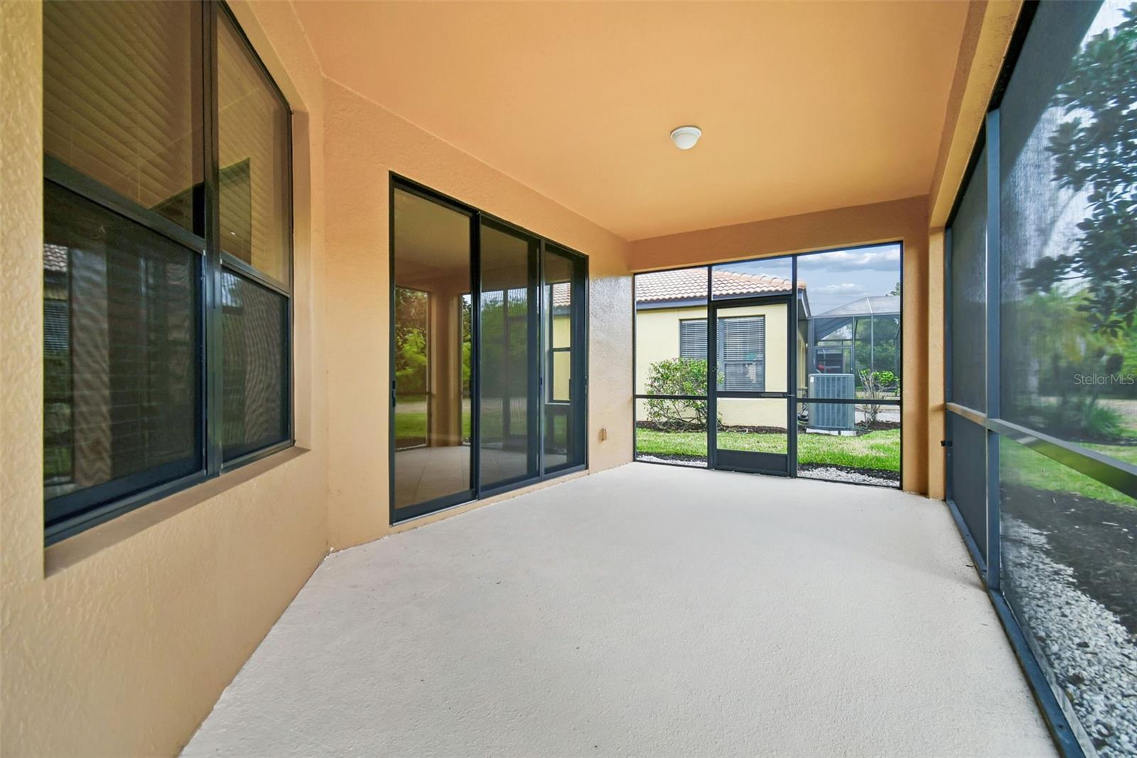 127 SILVER FALLS DR
